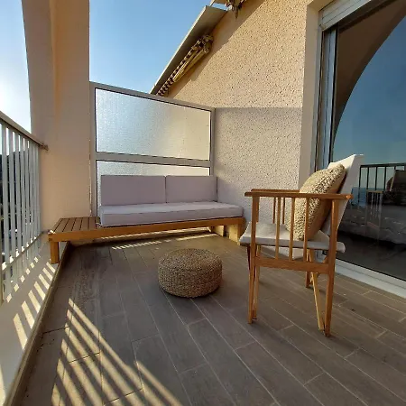 Un Balcon Sur La Apartament *